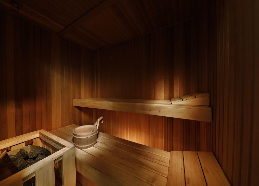 希尔顿丹吉尔市中心酒店公寓 外观 照片 A Finnish sauna
