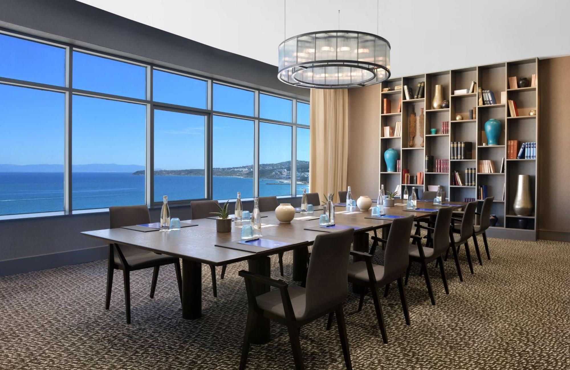 希尔顿丹吉尔市中心酒店公寓 外观 照片 Boardroom