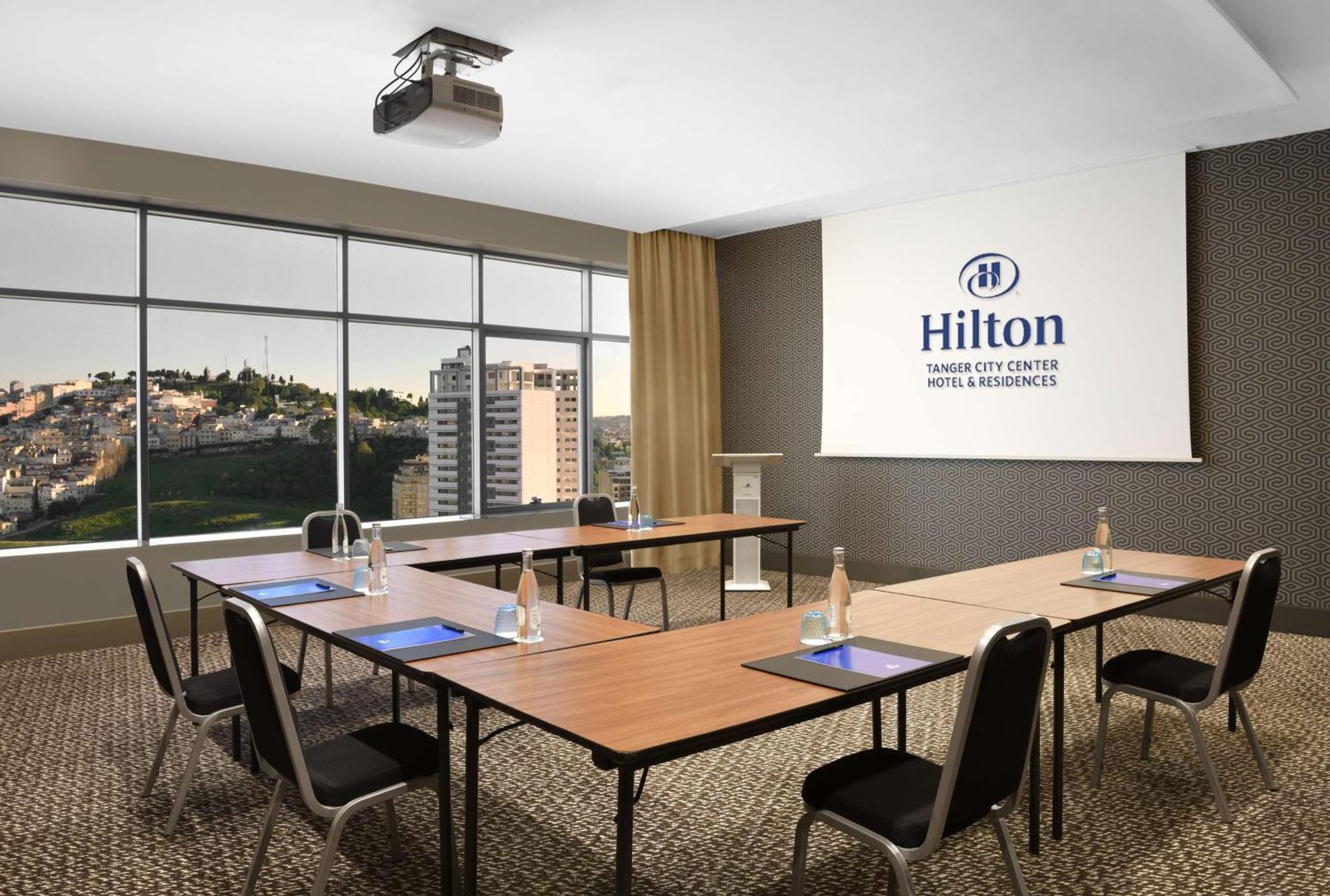 希尔顿丹吉尔市中心酒店公寓 外观 照片 Meeting room