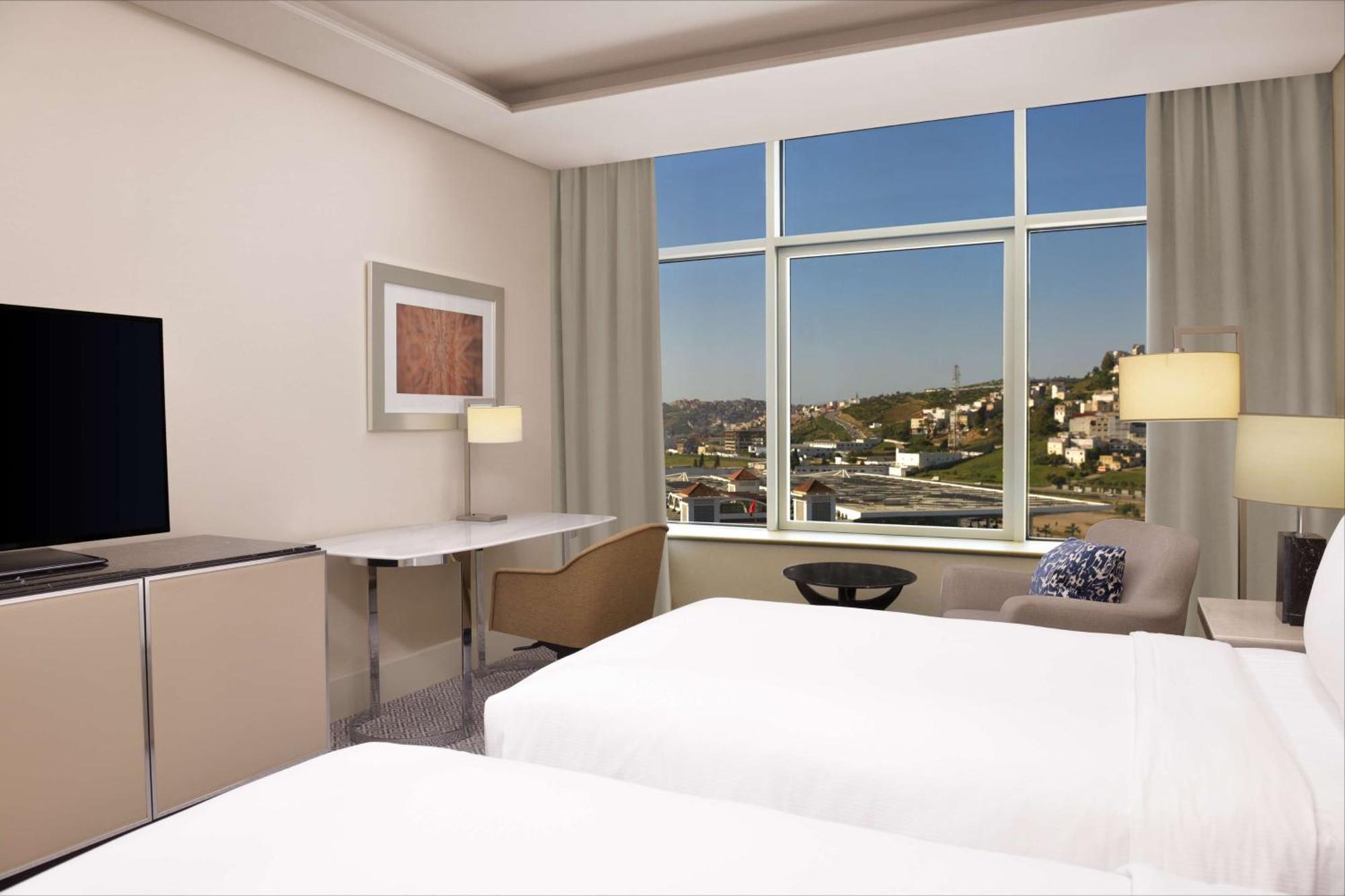 希尔顿丹吉尔市中心酒店公寓 外观 照片 A guest room at the hotel