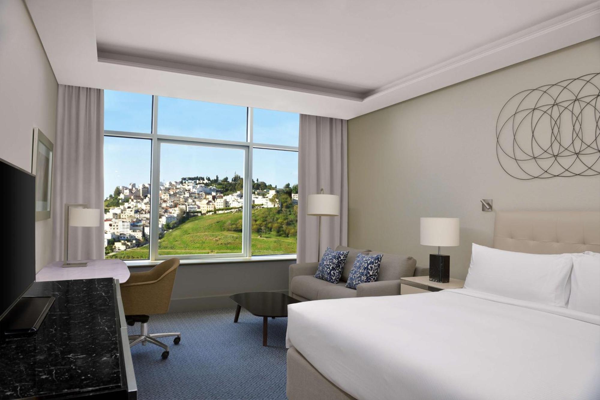 希尔顿丹吉尔市中心酒店公寓 外观 照片 A guest room at the hotel