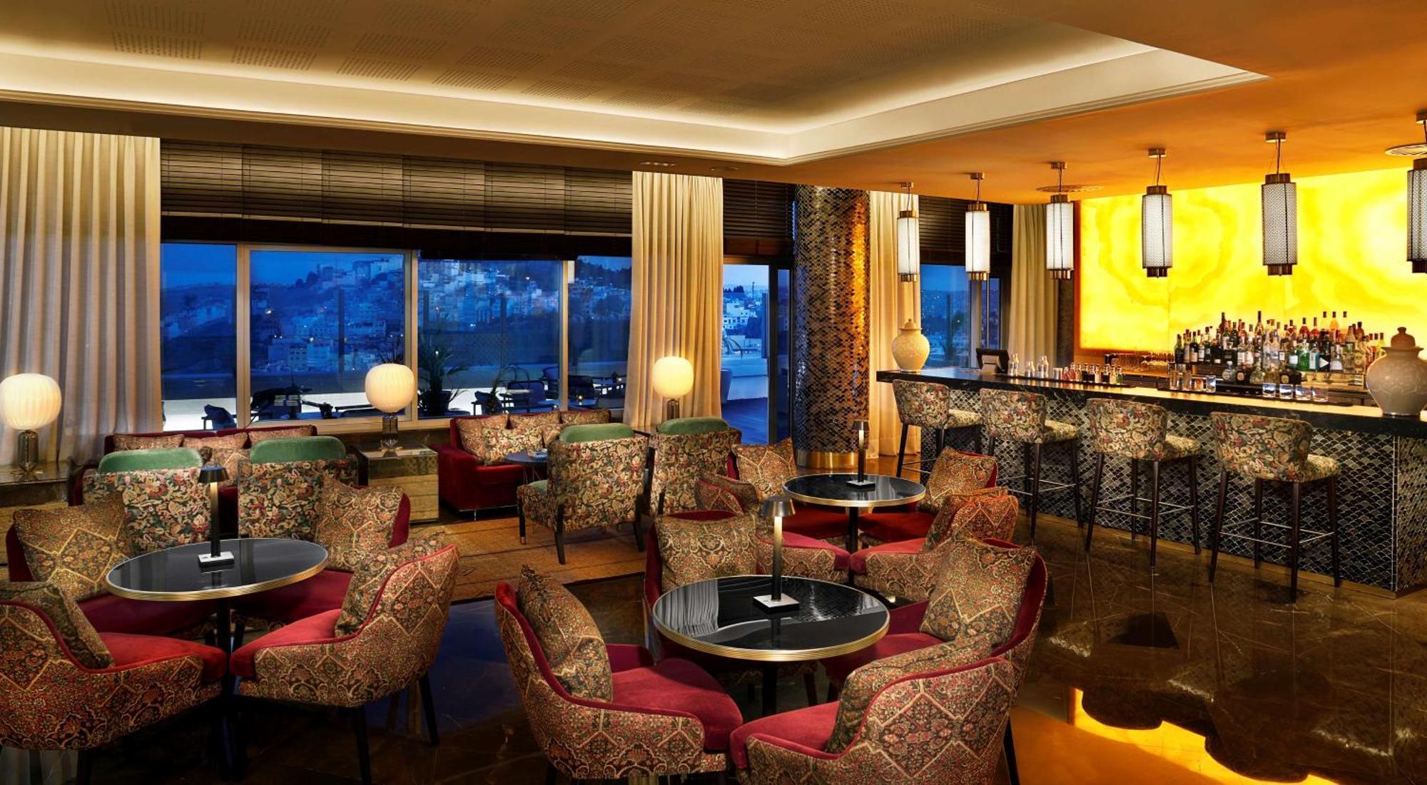 希尔顿丹吉尔市中心酒店公寓 外观 照片 The bar at the Mandarin Oriental, Munich