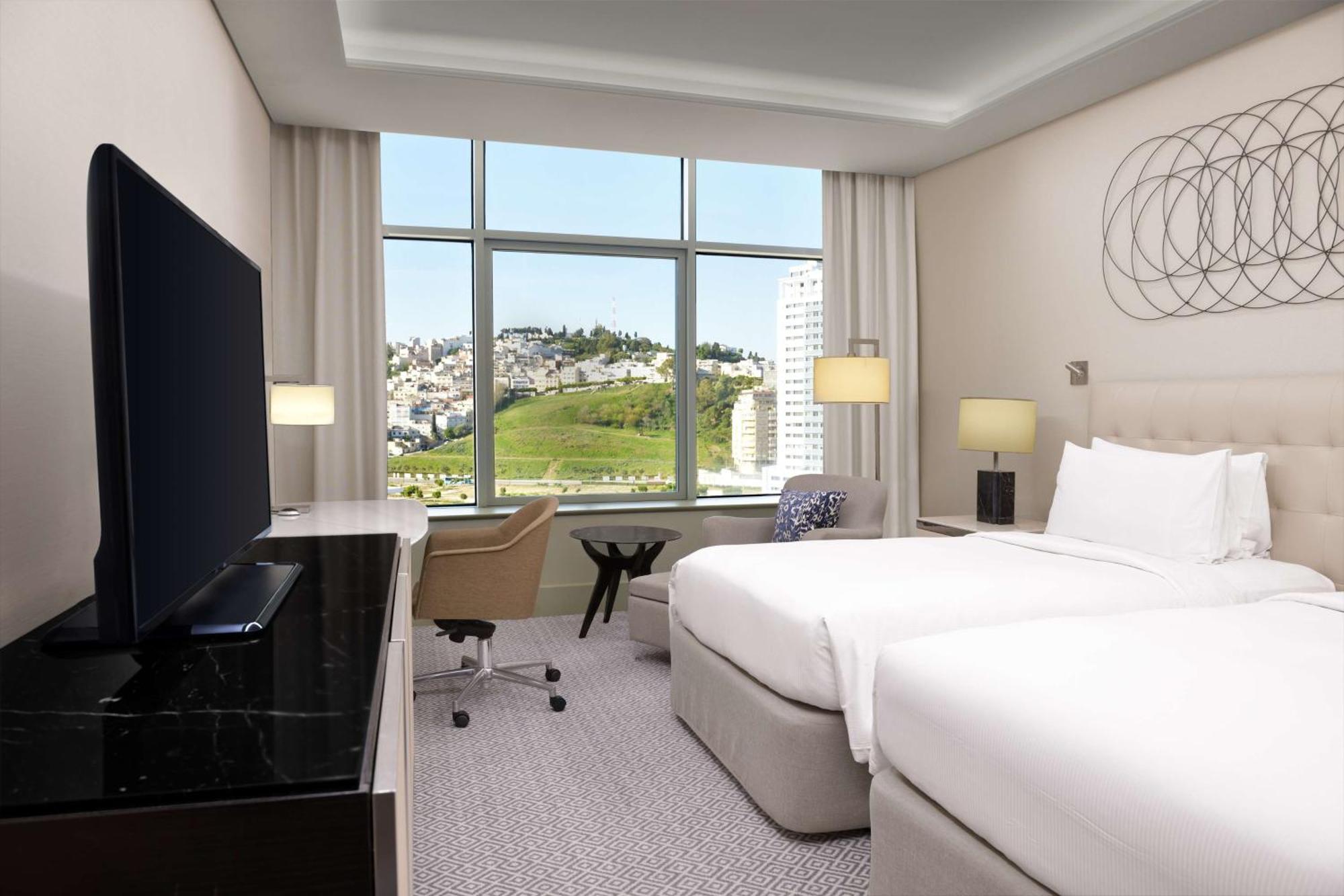 希尔顿丹吉尔市中心酒店公寓 外观 照片 A guest room at the hotel
